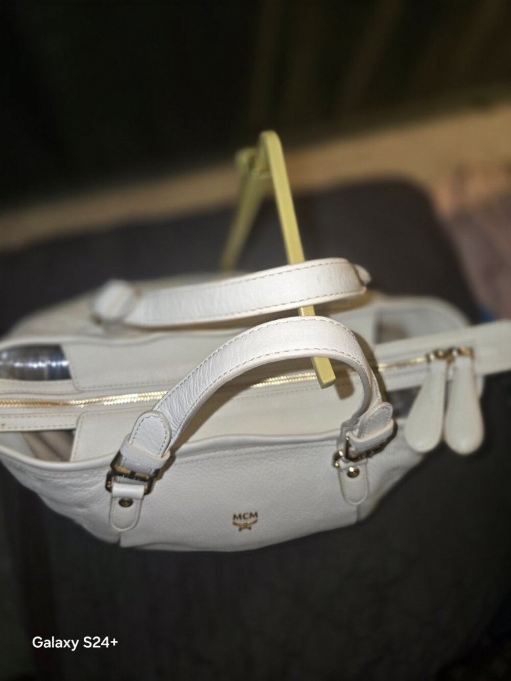 ✨ MCM White Pebbled Leather Tote Bag ✨ - Picture 4 of 6